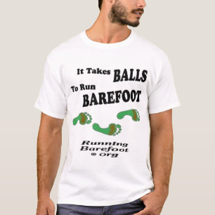 それははだしで走られる球を取ります Tシャツ