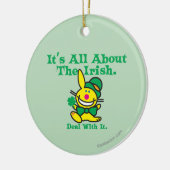 それはアイルランド人について完全にあります セラミックオーナメント (左)