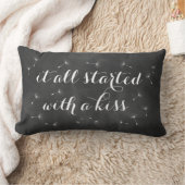 それはキスの枕から完全に始まりました ランバークッション (ブランケット)