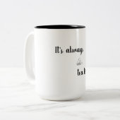 それはグラフィックが付いている茶時間茶マグ常にです ツートーンマグカップ (正面左)