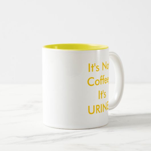 それはコーヒー、それです尿ではないです! ツートーンマグカップ (正面右)