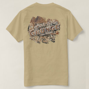 それはスタイルのグランジな錆ついた背景および手紙です Tシャツ