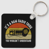 それはハムラジオの事だ – あなたは理解しないだろう キーホルダー (裏面)