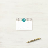 それはパーティー-イカットパターンとモノグラムカスタム ポストイット (デスク上)