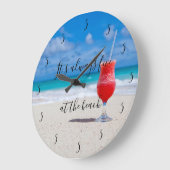 それはビーチの楽しい時間に5時常にです ラージ壁時計 (傾斜)