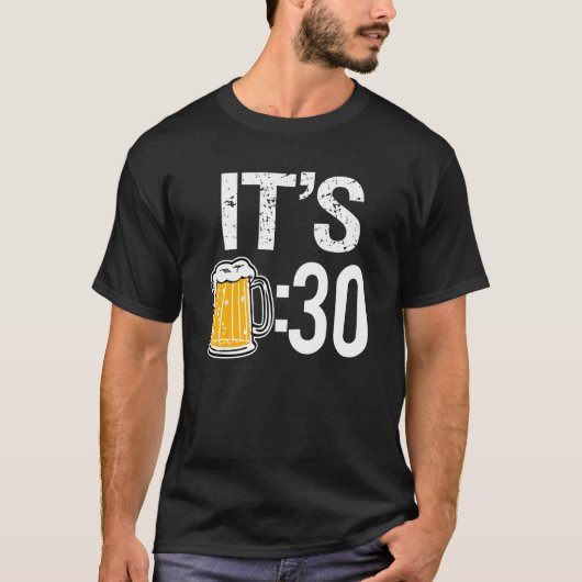 それはビール30おもしろいな人のワイシャツです Tシャツ (正面)