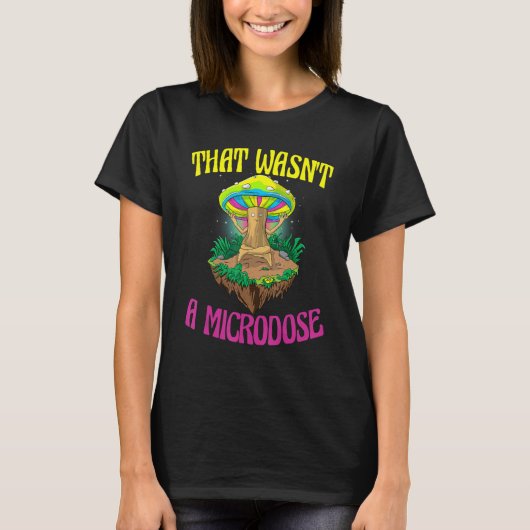 それはマイクロドース魔法のサイロシビンのキノコではない Tシャツ (正面)