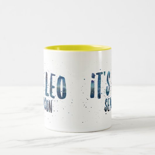 それはレオの季節の(占星術の)十二宮図の誕生日の水彩画です ツートーンマグカップ (中央)