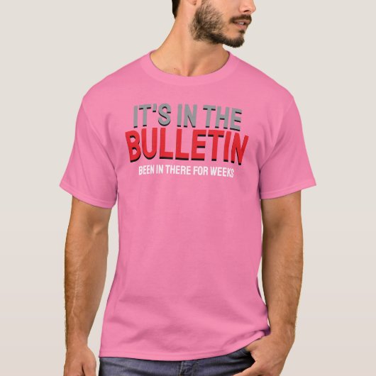 それは何週間もそこに掲載されている掲示の中にある Tシャツ (正面)