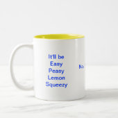 それは困難な困難で困難なレモンです ツートーンマグカップ (左)