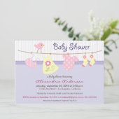 それは女の子です! Clotheslineのベビーシャワーの招待状 招待状 (スタンド正面)