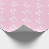 それは女の子のライトピンクの白い赤ちゃんシャワー贈り物だ ラッピングペーパー (角)