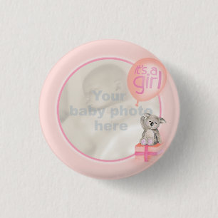 "それは女の子"の生まれたばかりのな写真のコアラのモモのバッジです 缶バッジ