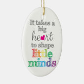 それは少し心のオーナメントを形づけるために大きいハートを取ります セラミックオーナメント (右)