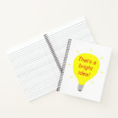 それは明るいアイディア、黄色の電球のノートである ノートブック (内部)