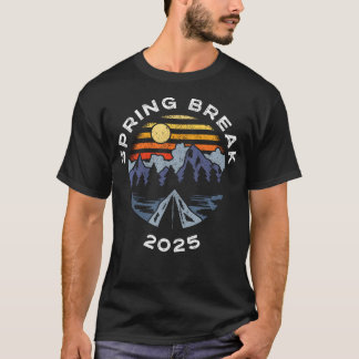 それは春休み2025 – 山旅行の休暇P Tシャツ