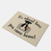 それは時間待っている犬の玄関マットについてあります ドアマット (アングル)