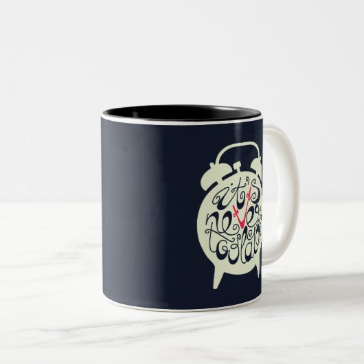 それは決して余りに遅くないです ツートーンマグカップ (正面右)