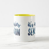 それは牡羊座の季節の(占星術の)十二宮図の誕生日の水彩画です ツートーンマグカップ (中央)