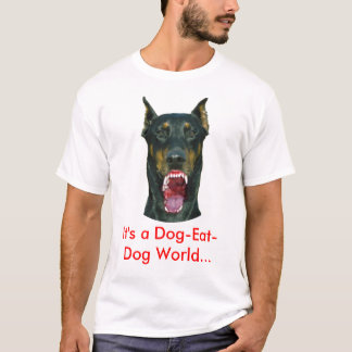 それは犬食べ犬の世界…です Tシャツ