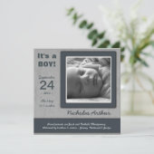 それは男の子です! 青く生まれたばかりのなベビーの誕生の発表 案内状 (スタンド正面)