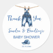 それは男の子のブルージーンズの赤ちゃんシャワーの好意である ラウンドシール (正面)