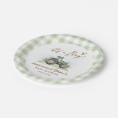 それは男の子の緑のトラクターファーム赤ちゃんシャワー ペーパープレート (アングル)