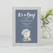 それは男の子の青いヴィンテージテディベア赤ちゃんシャワーだ 招待状 (スタンド正面)