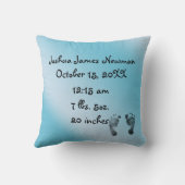 それは男の子-こうのとりの記念品の枕です クッション (裏面)