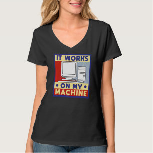それは私のマシンのコンピュータのプログラミングで動作する Tシャツ