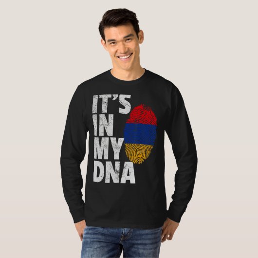 それは私のDnaアルメニア国旗の女性女性の中にある Tシャツ (正面フル)
