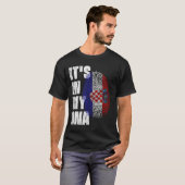 それは私のDNAクロアチア国旗の中にある Tシャツ (正面フル)
