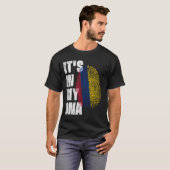 それは私のDNAコロンビア国旗にある Tシャツ (正面フル)