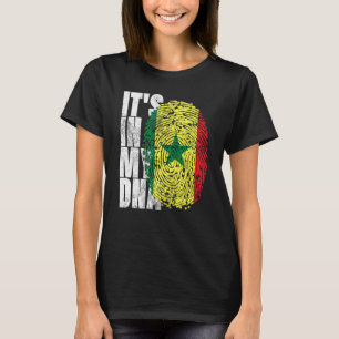 それは私のDNAセネガルのアフリカのギフトセン誇りを持ったーにある Tシャツ