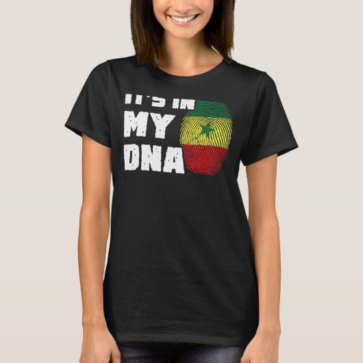それは私のDNAセネガルのフラグ指紋男性の女性の中にある Tシャツ (正面)