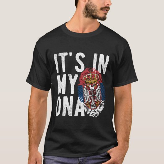 それは私のDnaセルビア国旗の指紋にある Tシャツ (正面)