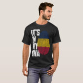 それは私のDNAチャドアンシャツギフト誇りを持ったチャド国旗の中にある Tシャツ (正面フル)