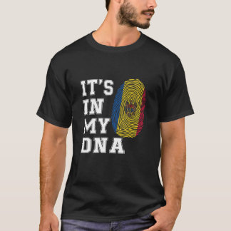 それは私のDNAモルドバ誇りを持ったン国旗にある Tシャツ