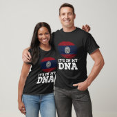 それは私のDna指紋ラオス国旗の愛国心にある Tシャツ (ユニセックス)
