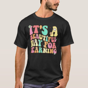 それは美しい日に学のレトロ先生スタッド Tシャツ