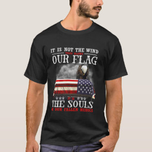 それは英雄の風吹の旗の魂で落ちたはない Tシャツ