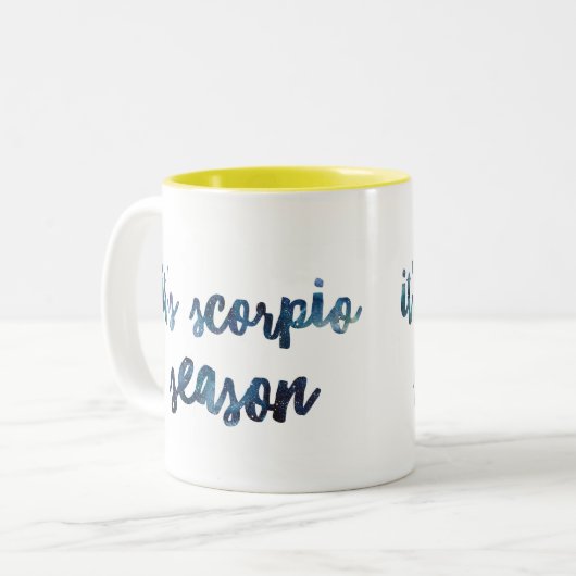 それは蠍座の季節の(占星術の)十二宮図の誕生日の水彩画です ツートーンマグカップ (正面左)