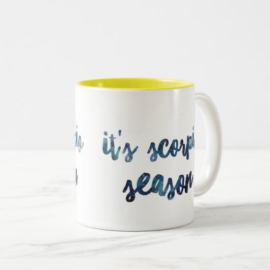 それは蠍座の季節の(占星術の)十二宮図の誕生日の水彩画です ツートーンマグカップ (正面右)