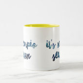 それは蠍座の季節の(占星術の)十二宮図の誕生日の水彩画です ツートーンマグカップ (中央)