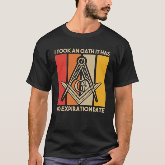それは誓いのマソニックなマスタースクエアとコンパスを取った Tシャツ (正面)