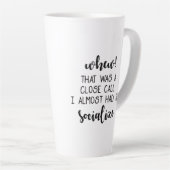 それは近い電話だったのか、ほとんど社交的に話さなければならなかった カフェラテマグ (右アングル)