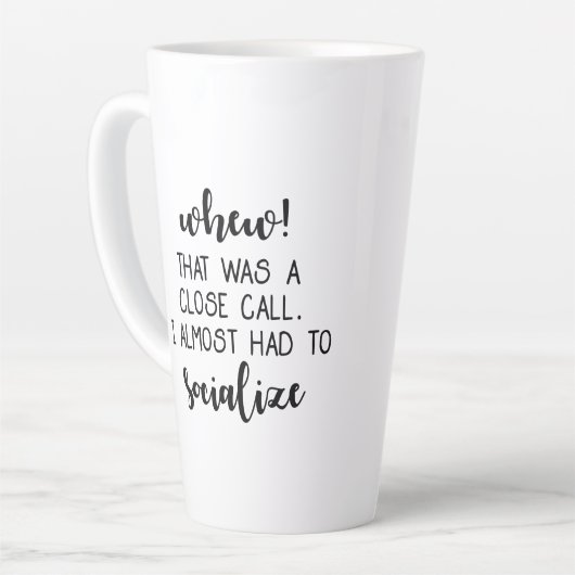 それは近い電話だったのか、ほとんど社交的に話さなければならなかった カフェラテマグ (左アングル)