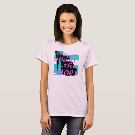 それは靴について完全にあります Tシャツ (正面フル)