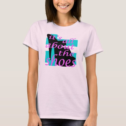 それは靴について完全にあります Tシャツ (正面)