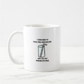 それは飲み物のミルクを混雑させます コーヒーマグカップ (左)